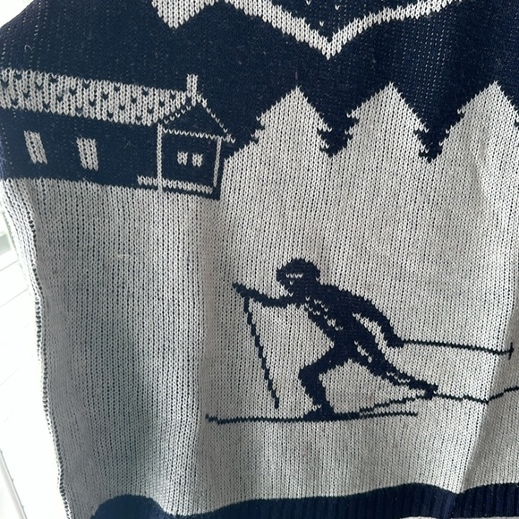 J*Crew - XXL - Crew Neck L/S Sweater with Winter Scene - Picture 3 of 6